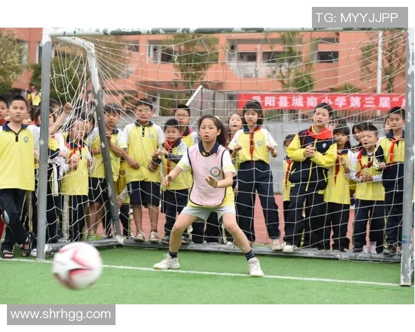 小小足球承载大梦想少年们的拼搏与希望在绿茵场上绽放光芒